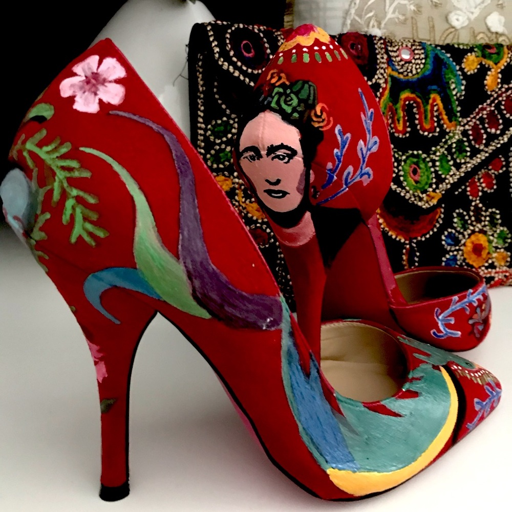Frida Khalo handmade painted shoes. Size 8 but it fits more like a 7.
